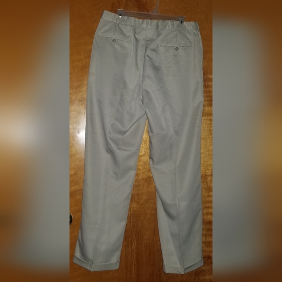 Men's Jos. A. Bank 35x30 Rn 31608 Khaki Pants 100% Cotton - Picture 3 of 3